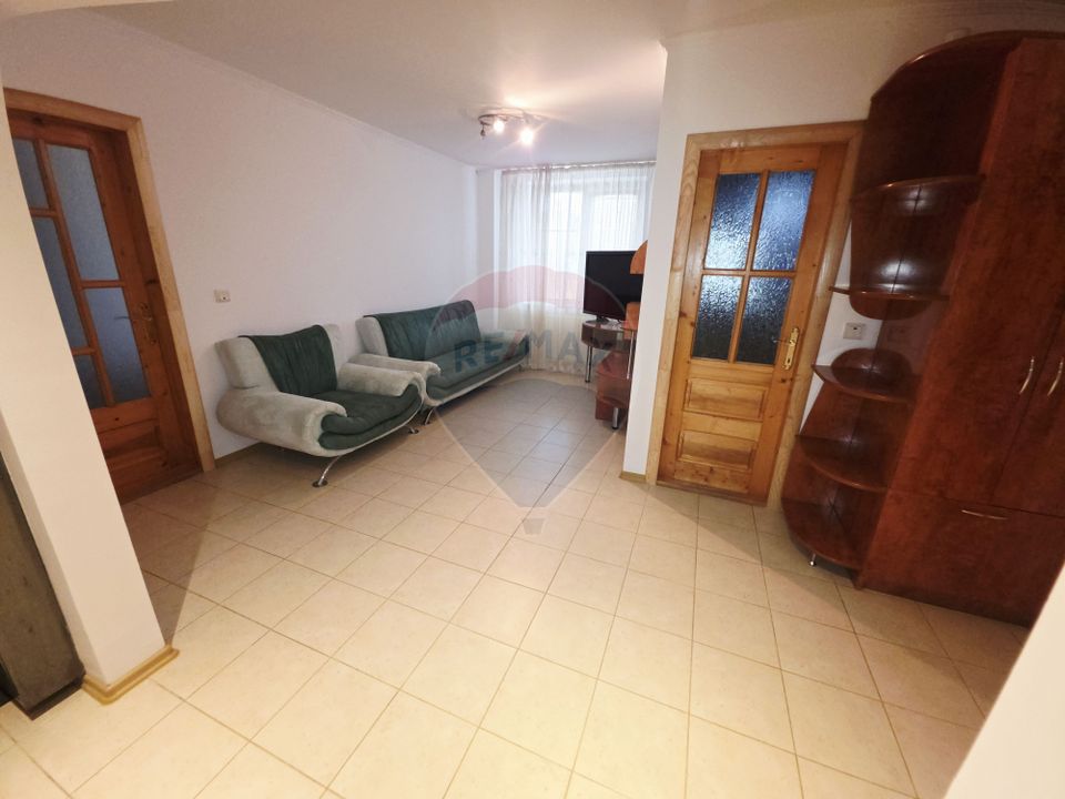 Apartament cu 4 camere de vânzare în zona Calea Romanului