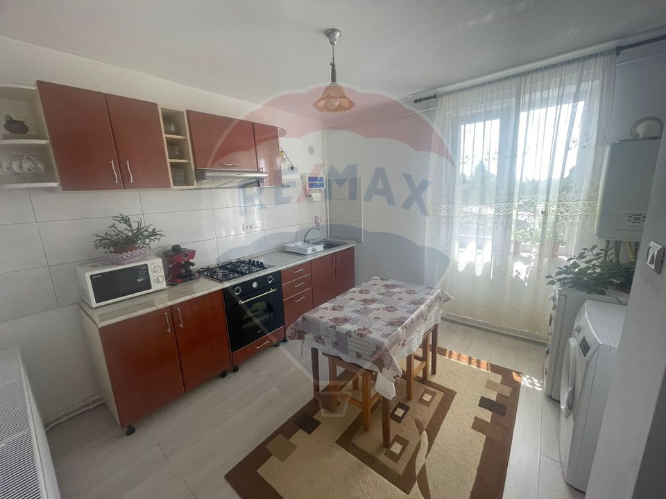 Apartament cu 2 camere  în  Chisineu Cris  zona Central