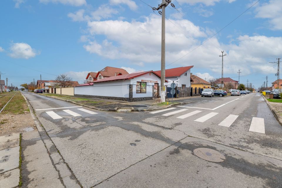 Casă spațioasă cu 4 camere și spațiu comercial în Bujac