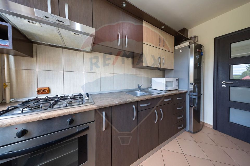 Apartament cu 3 camere, vis-a-vis de parcul Tractorul!