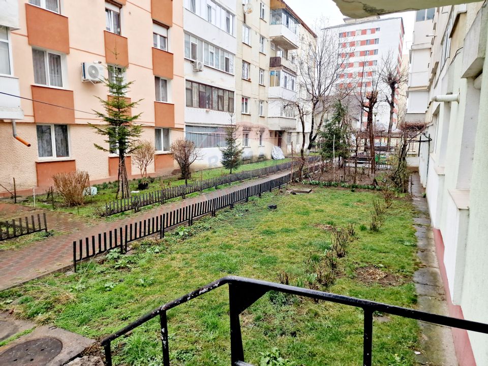 Apartament cu 3 camere de vânzare în zona Darmanesti