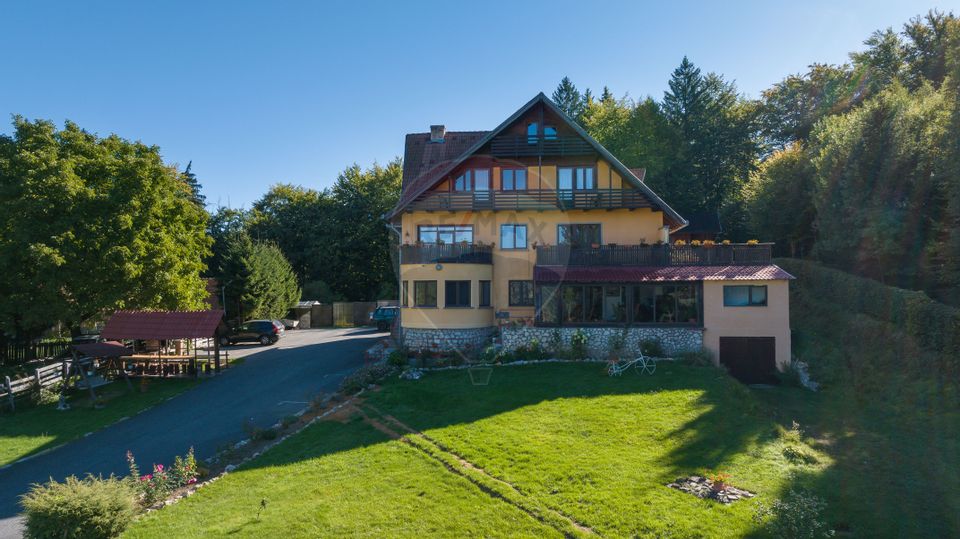 Vilă 12 camere  1.091 mp construiți Poiana Brașov