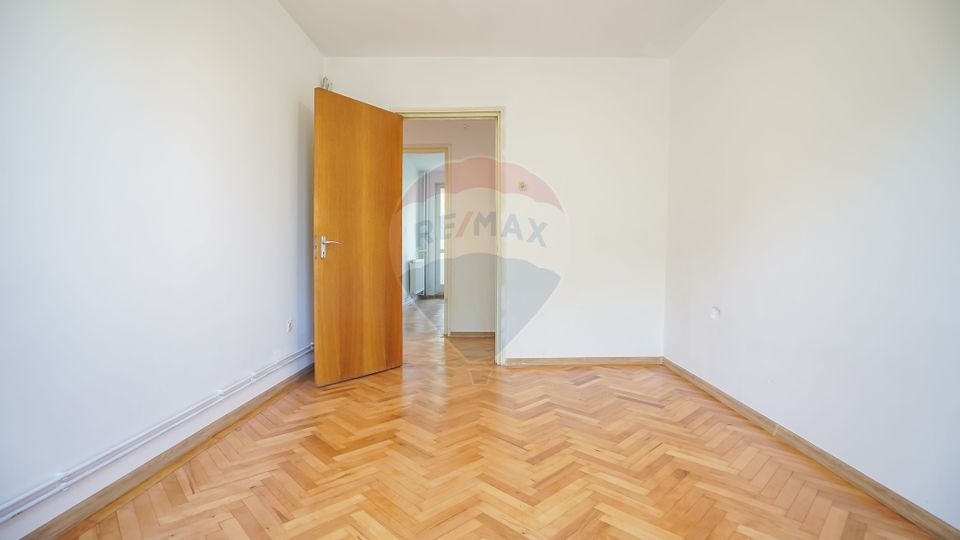 Apartament cu 3 camere de vânzare în Centrul Civic, B-dul Victoriei