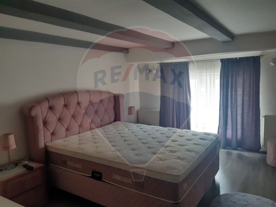 Casa cu spatiu comercial la parter