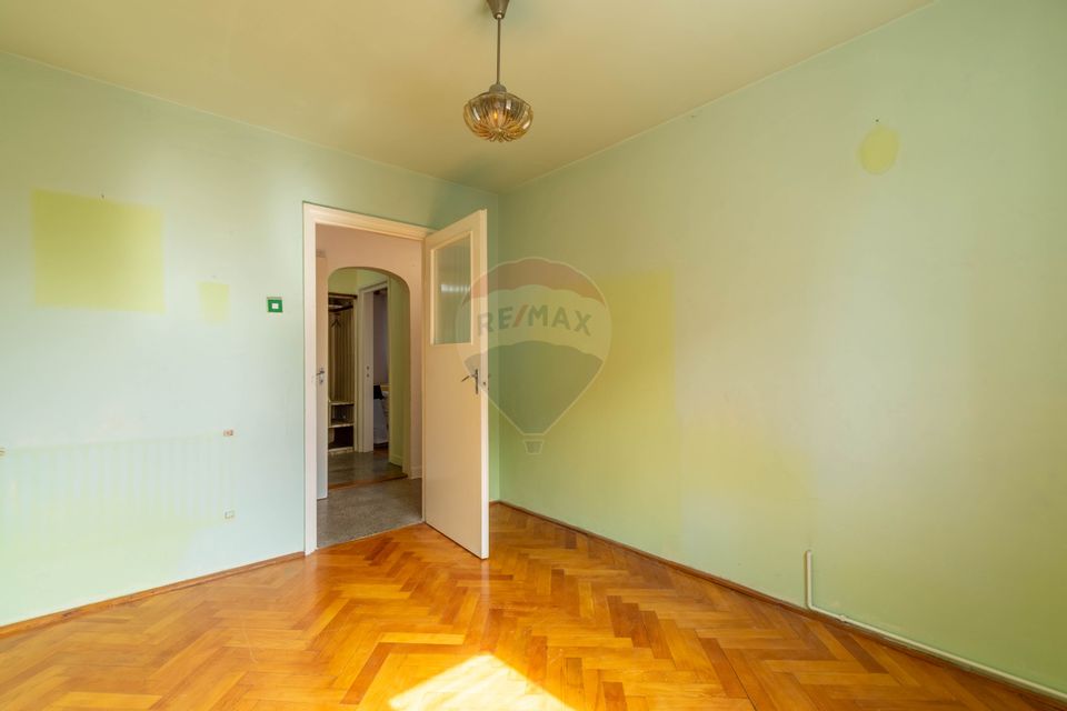 Apartament 3 camere de vanzare, 63mp, decomandat, boxa, Agricultorilor