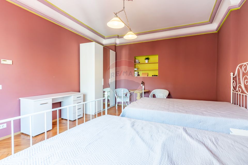 3-room apartment and open-space attic Amzei | English