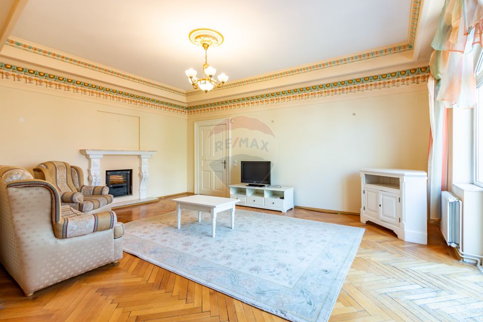 3-room apartment and open-space attic Amzei | English