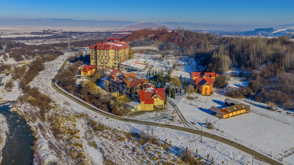 Activ Hotelier SubEvaluat | 18.000 mp construiti | 3 ha teren | BRASOV