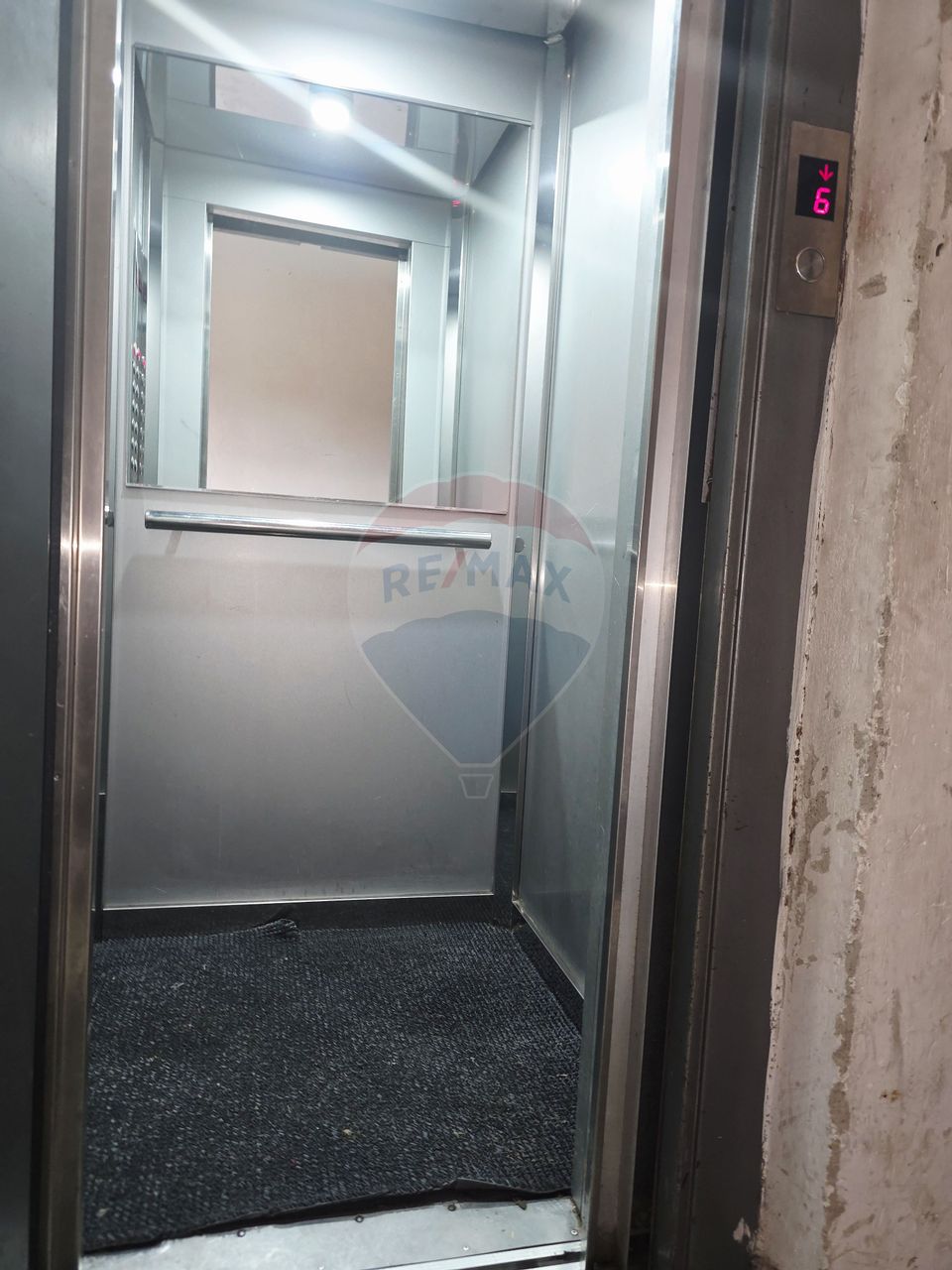 Apartament cu 2 camere de vânzare în zona 1 Mai