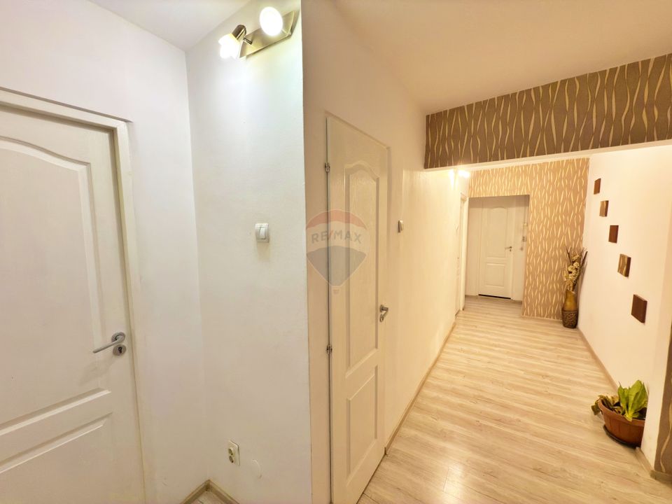 Apartament cu 3 camere de închiriat în Alfa