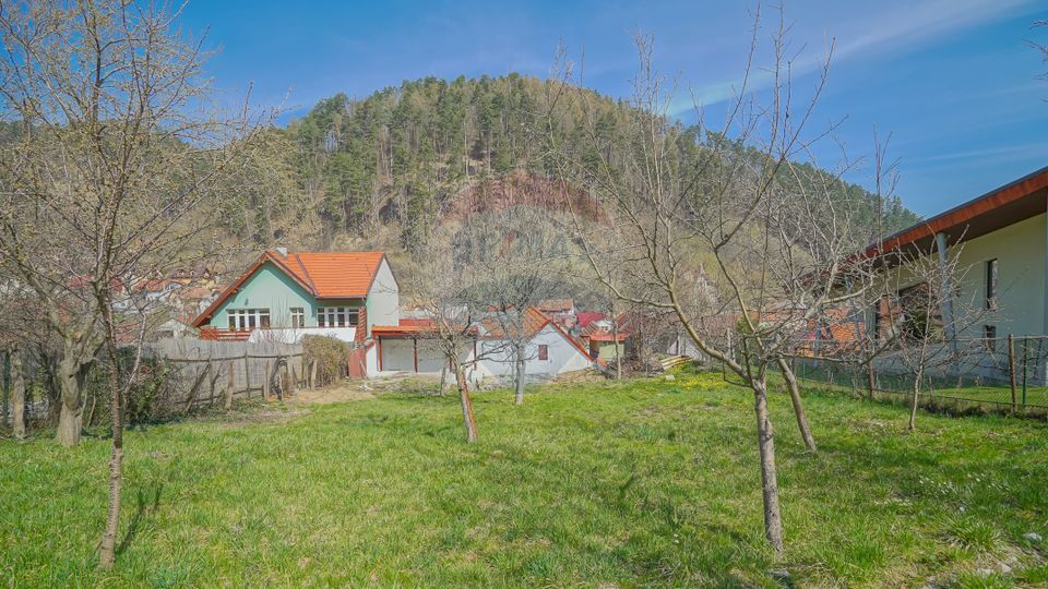 Casa renovată, cu garaj si teren de 679 mp, Scheii Brașovului