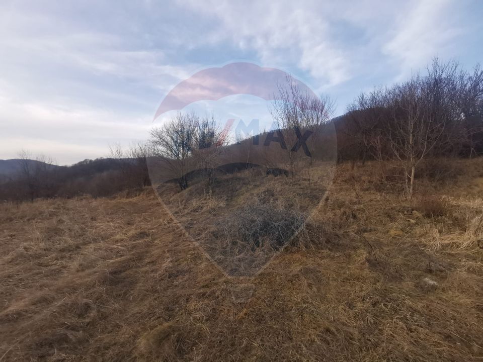 Teren intravilan cu priveliște,  951mp