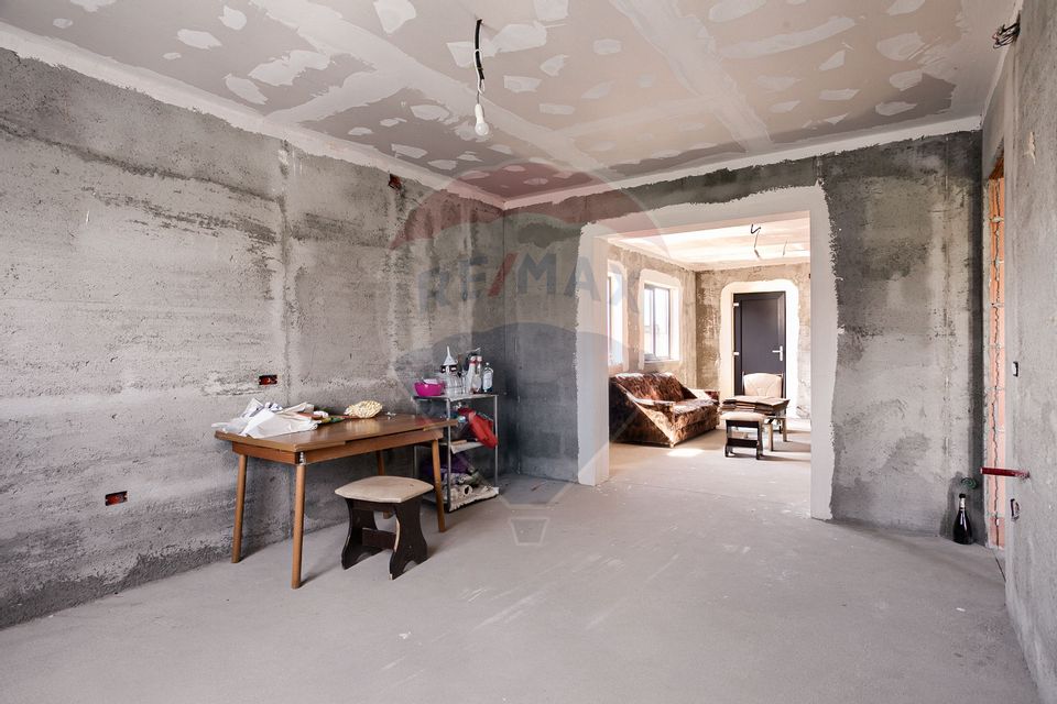 Casa de vanzare Frumuseni ,2 fronturi stradale.