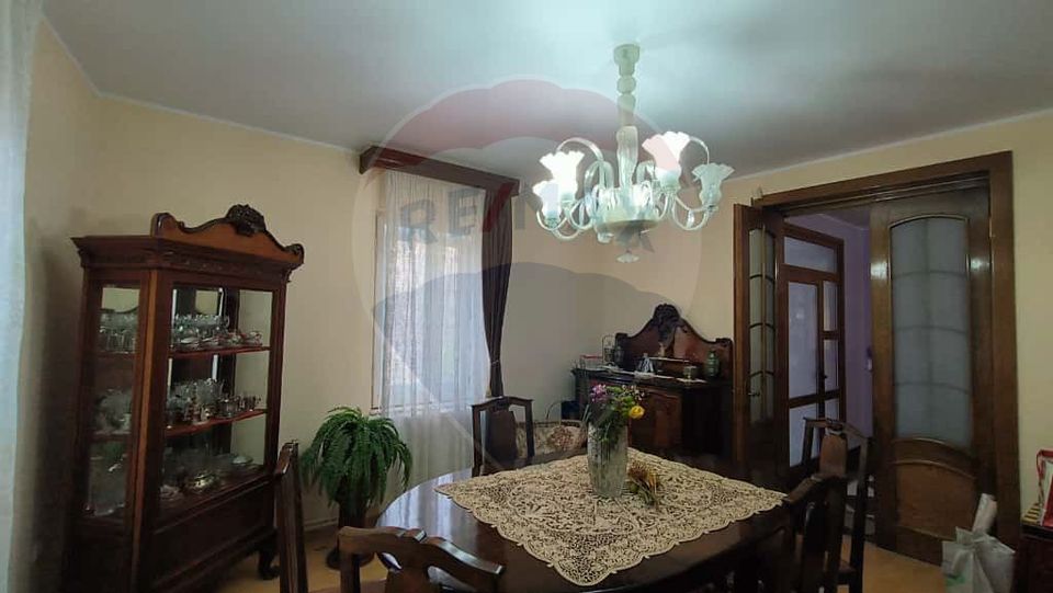 Casă cu piscină de vânzare în zona Piața Centrală Galați