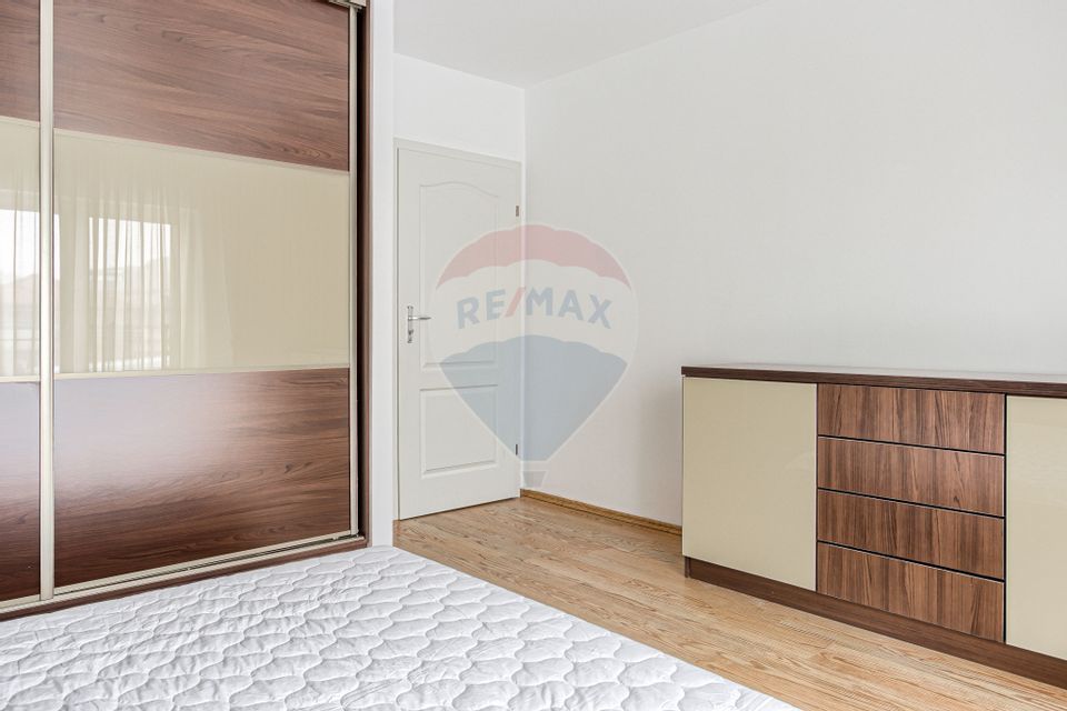 Apartament 3 camere + loc de parcare zona Subcetate