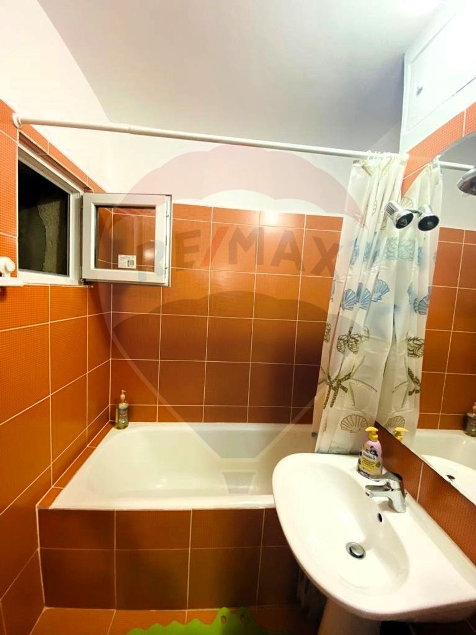 Apartament cu 3 camere la Piata Berceni