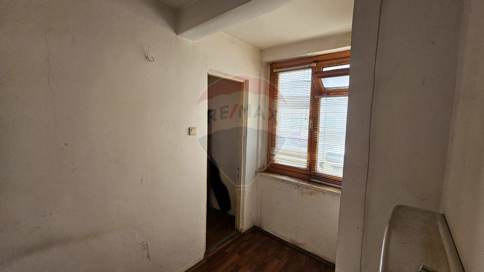 80sq.m Commercial Space for sale, Maratei area