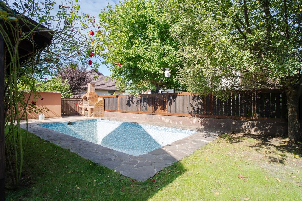 Casă cu Piscină de Vânzare, 500mp Teren, Str. Victoriei-Valea Lupului