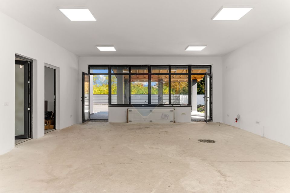 410sq.m Commercial Space for rent, Central area