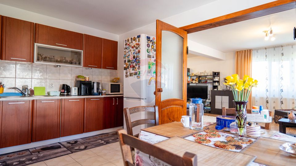 Vanzare vilă Bacu P+1+Pod, livadă, acces rapid A0/A1/Centură