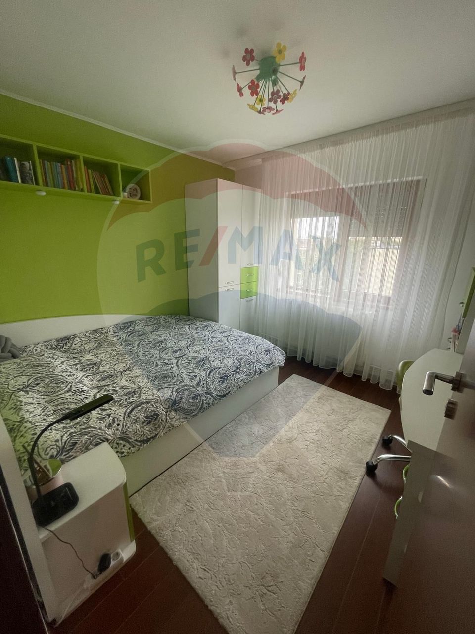Apartament cu 3 camere de vânzare în zona Rovine