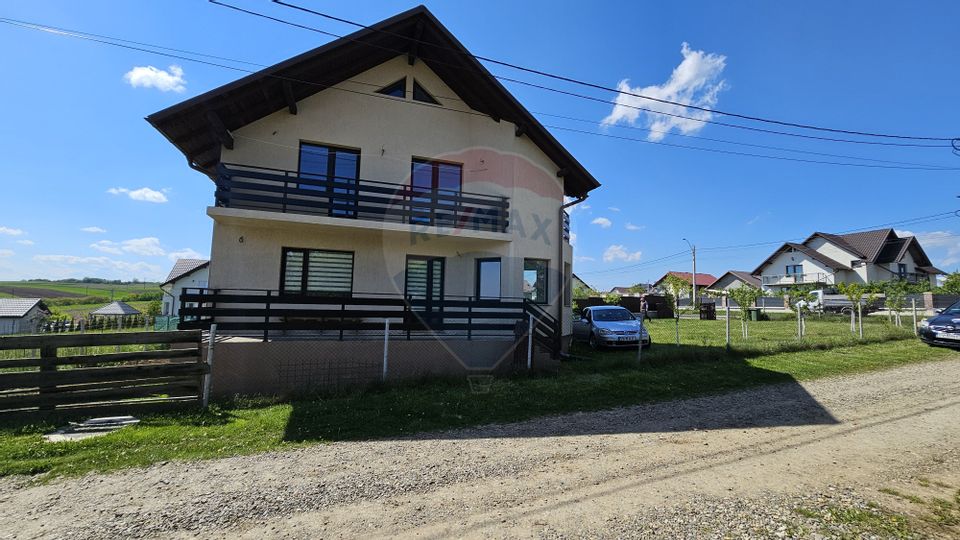 Casă / Vilă cu 5 camere de vanzare in Mihoveni Suceava