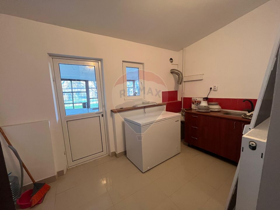 Casa cu 5 camere de vanzare in Priseaca