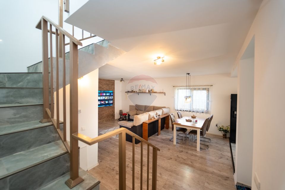 Comision 0%! | Proprietate cu terasa, semineu | 400 mp teren, Izvor!