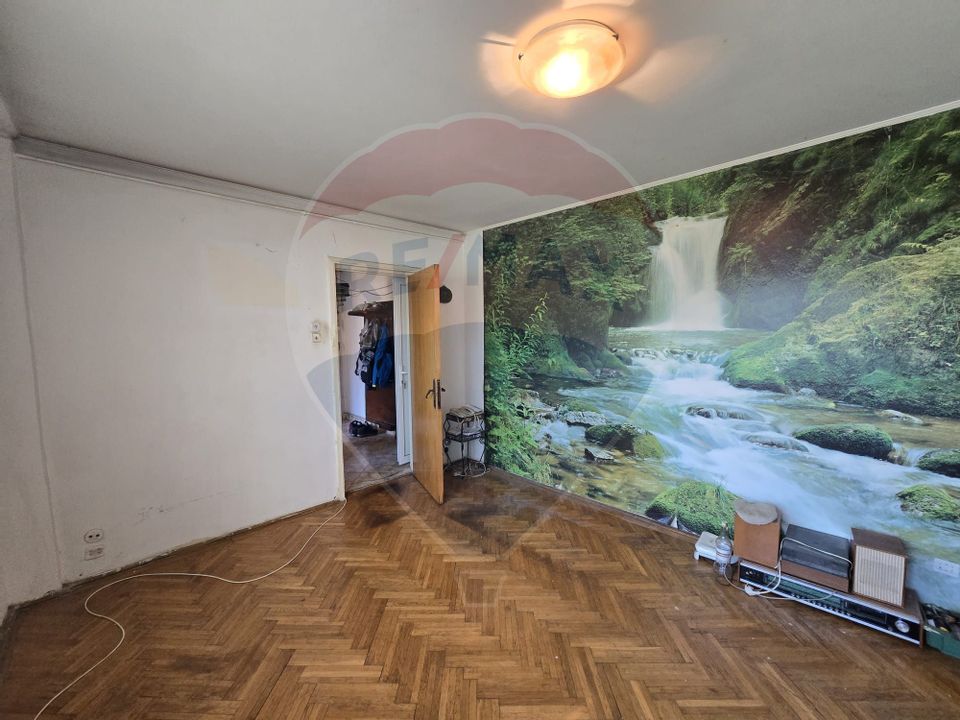 DE VANZARE Apartament cu 3 camere în zona Titan