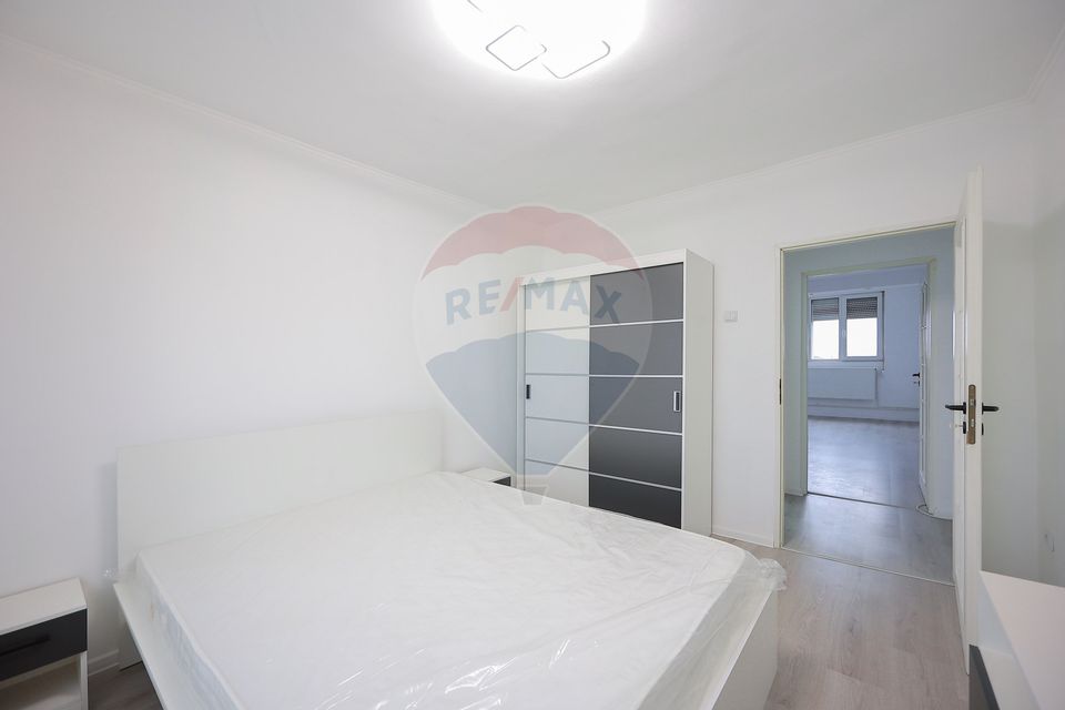 Apartament cu 3 camere de vânzare, zona Ioșia