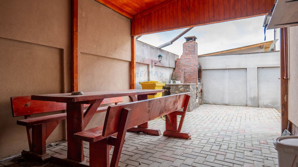 4 room House / Villa for sale, Exterior Est area
