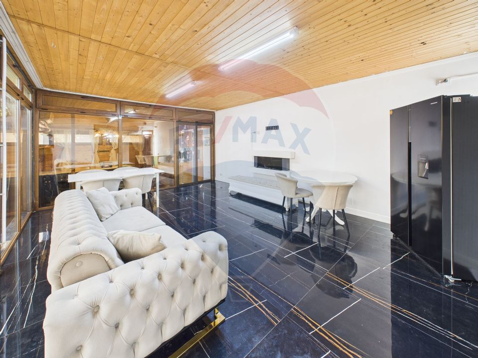 Casă / Vilă cu 4 camere de vânzare în zona Est