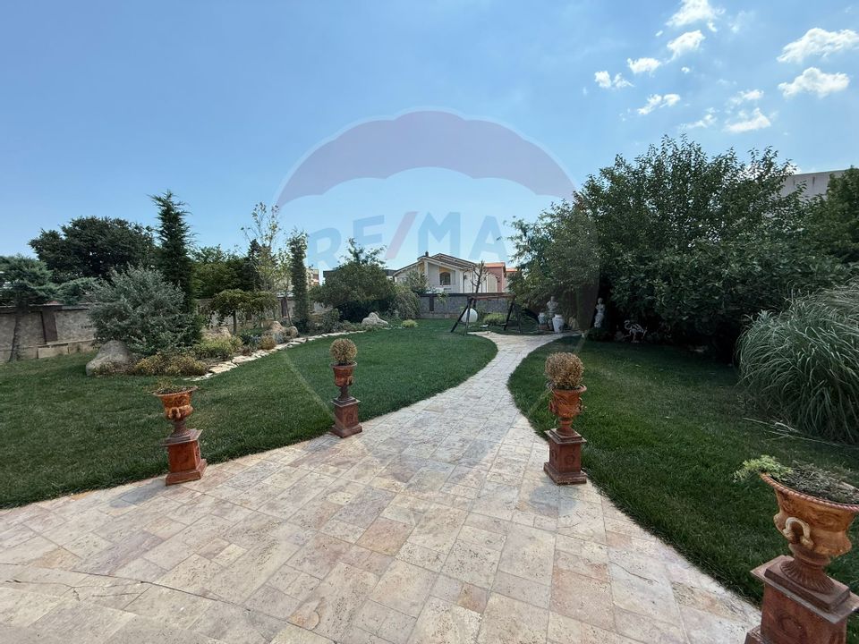 Vila cu piscina si teren 2350mp de vanzare in Mamaia Sat