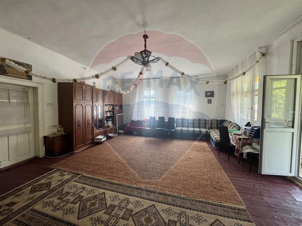 Casă boierească cu istorie, teren generos și ieșire la Râul Târgului