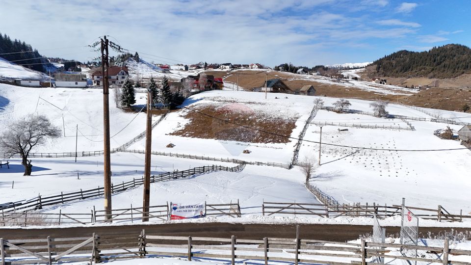 Land 1,380sqm Fundata / Strada Principala