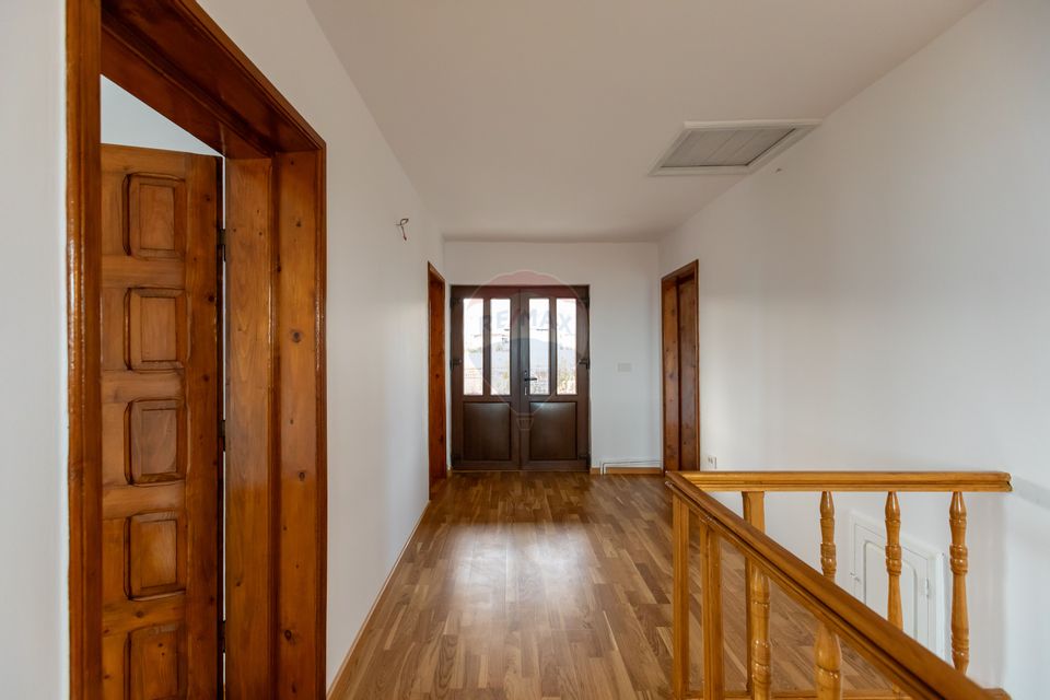 6 room House / Villa for sale