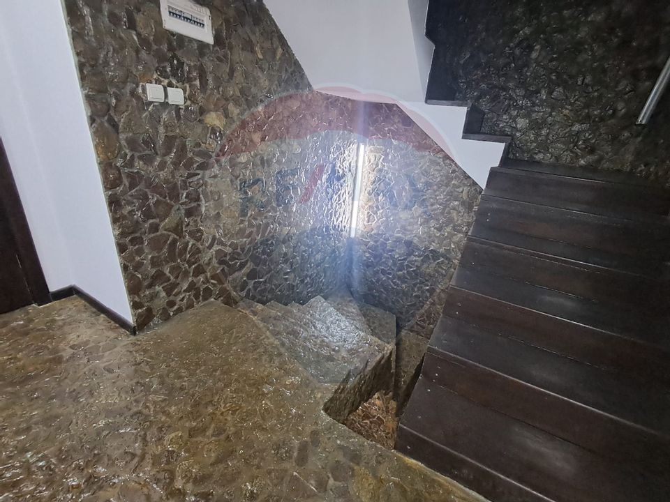 Pensiune Eselnita / 16 camere / Teren - 1448 mp / Ponton