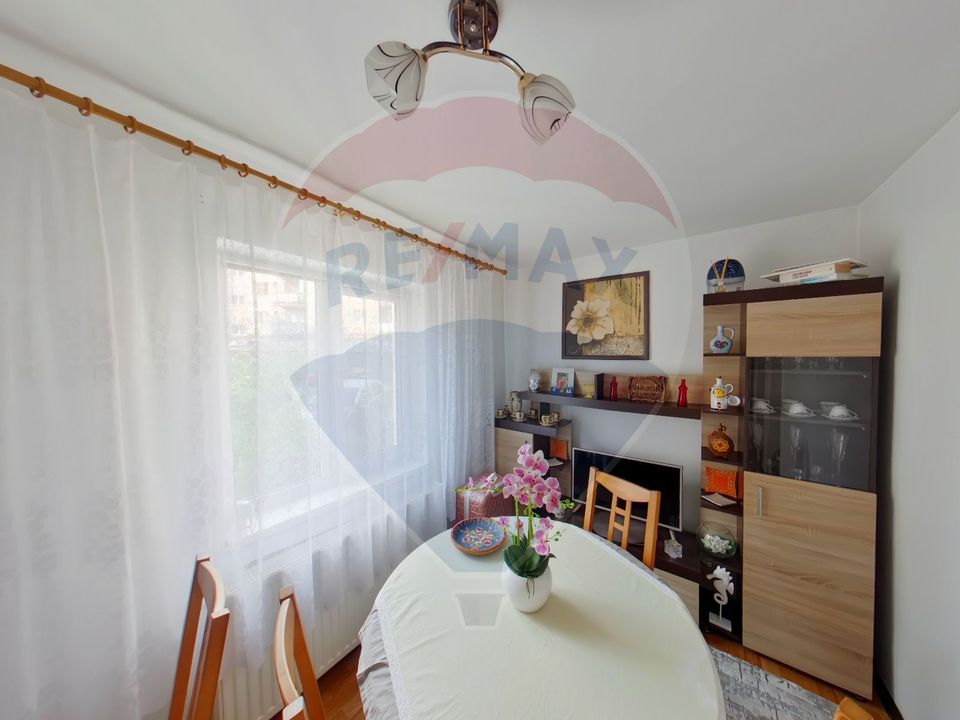 Apartament cu 3 camere/ Str. Cuza Vodă