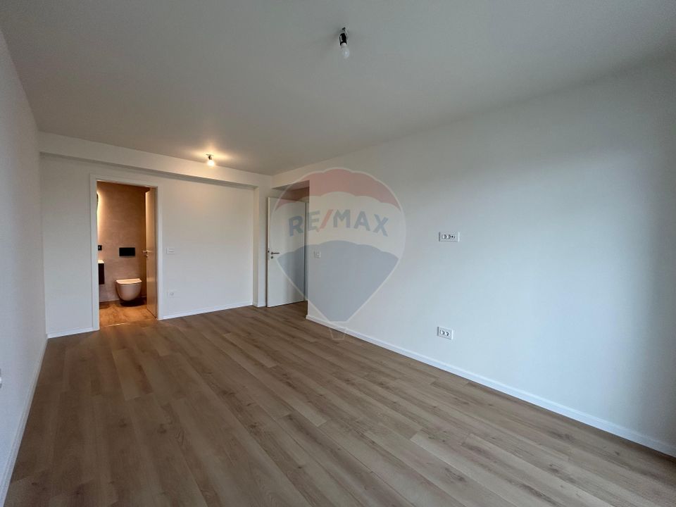 Apartament 3 camere de vânzare
