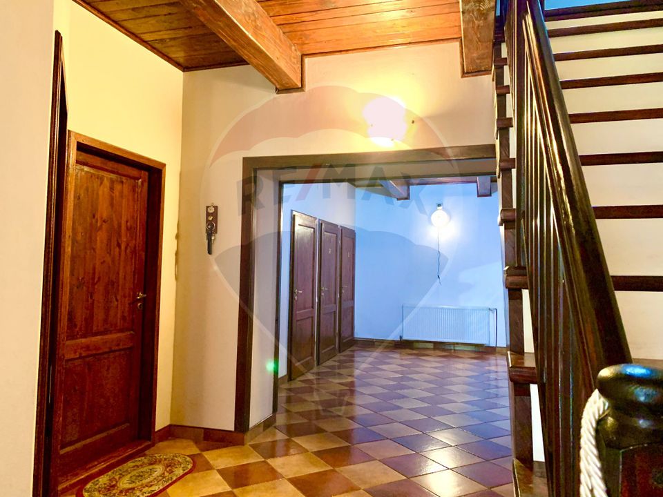 Pensiune cu 13 camere de vânzare in Bulz