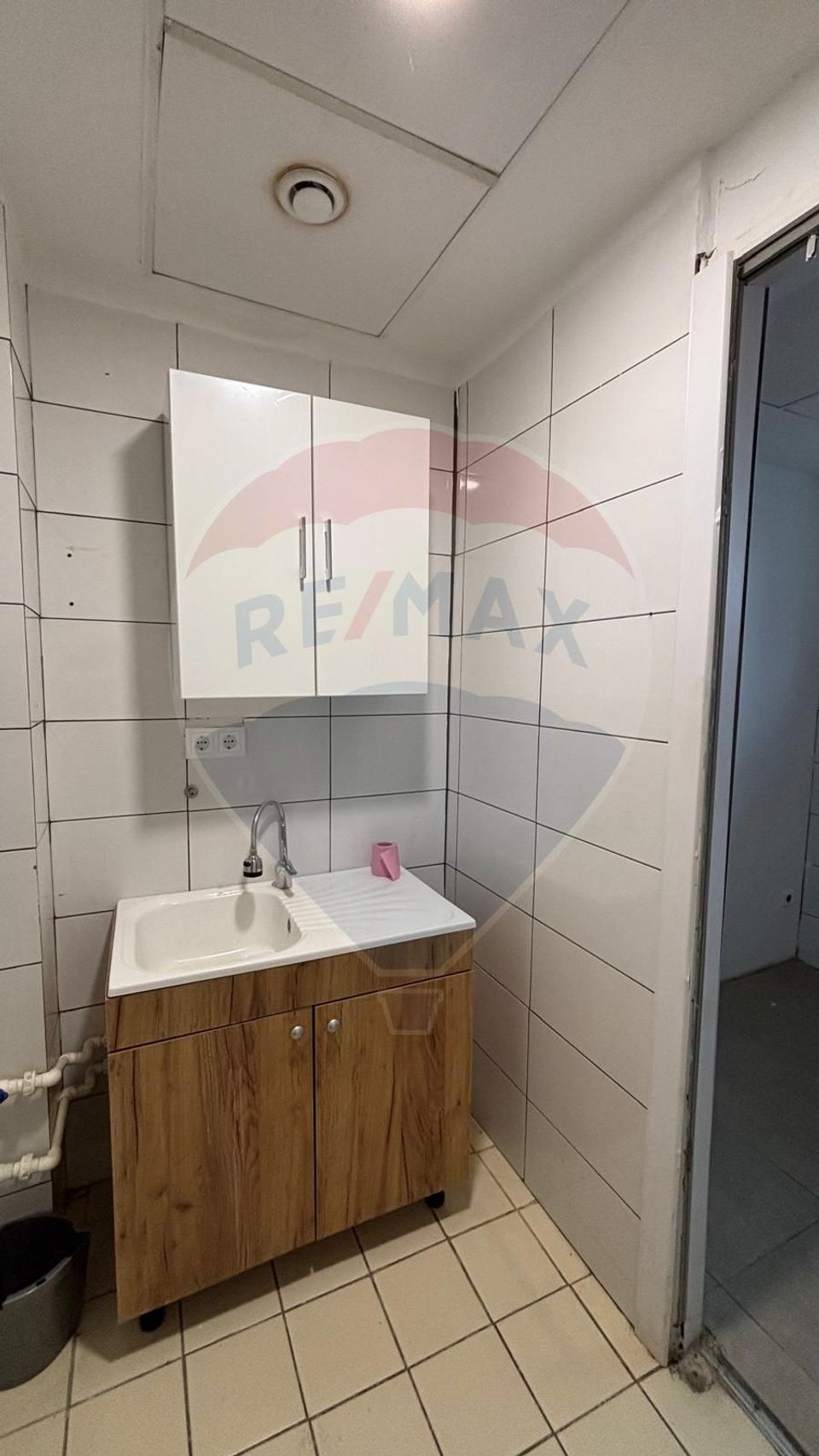 87sq.m Commercial Space for rent, Ultracentral area