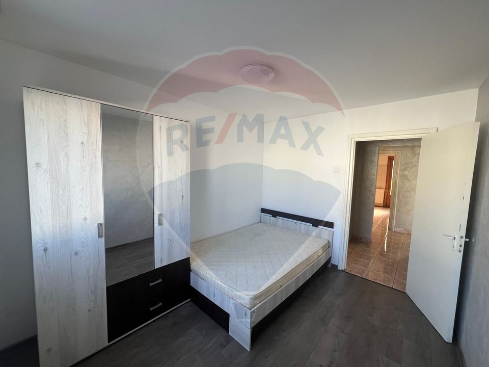 Apartament cu 3 camere de vânzare în zona Narcisa