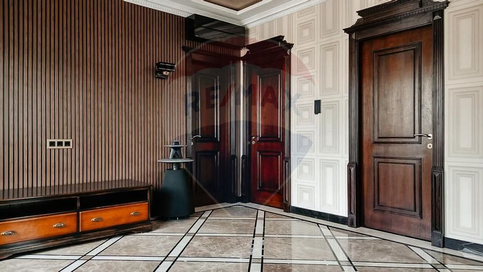 De inchiriat Apartament duplex 5 camere Parcul Carol + curte 60 mp
