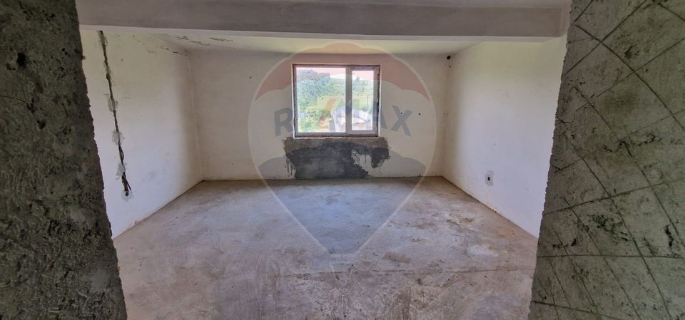 Apartamente, sediu de firma, spatii comerciale, in Com. Traian/Bacău