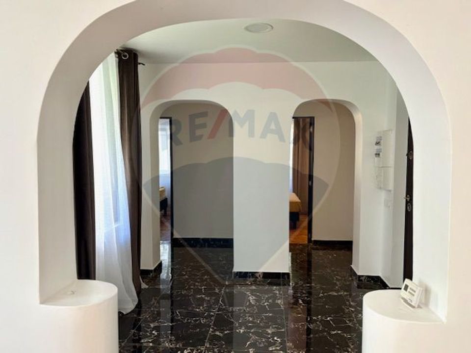 Apartament cu 3 camere de vânzare în zona Est