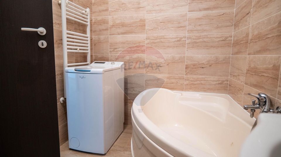 Apartament cu 3 camere de închiriat