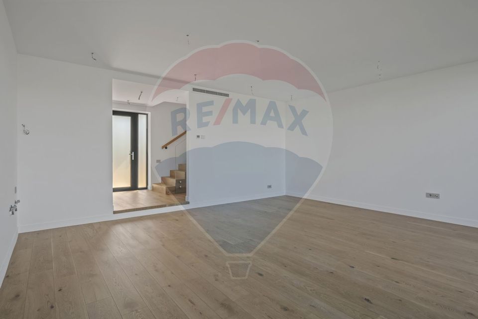 Modern villa with premium finishes, 5 rooms in Tunari - Amber Forest