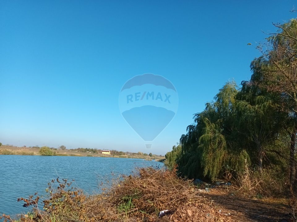 Super oferta - Casă si teren de vanzare cu iesire la lac