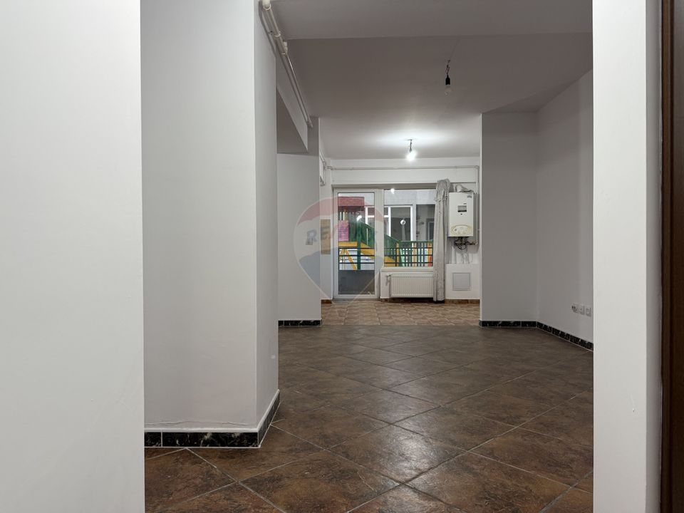 Apartament cu 3 camere de vânzare cu loc de parcare, Calea Bârladului