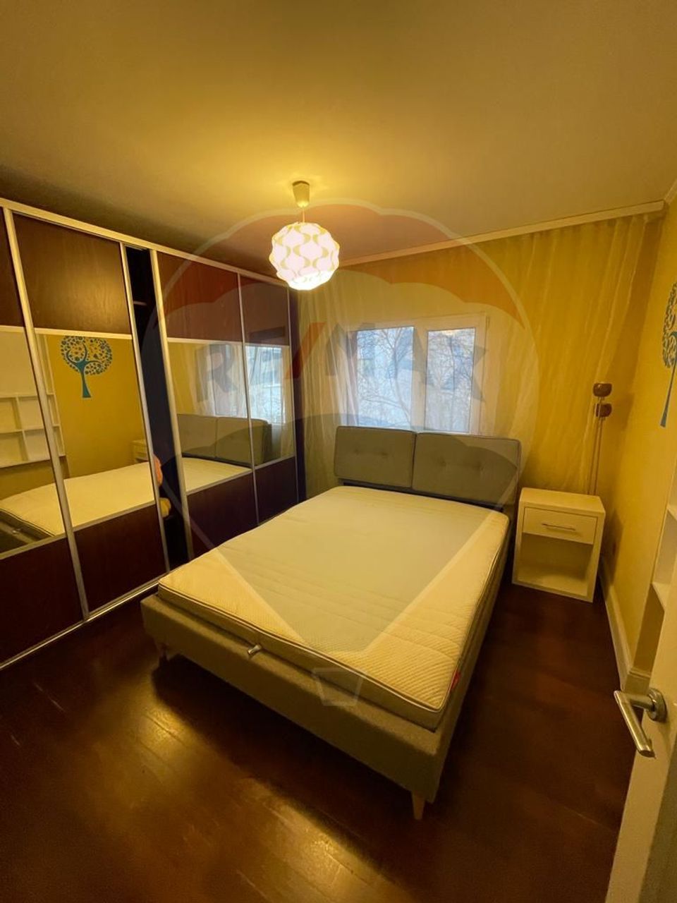 Apartament cu 3 camere de închiriat în zona Victoriei
